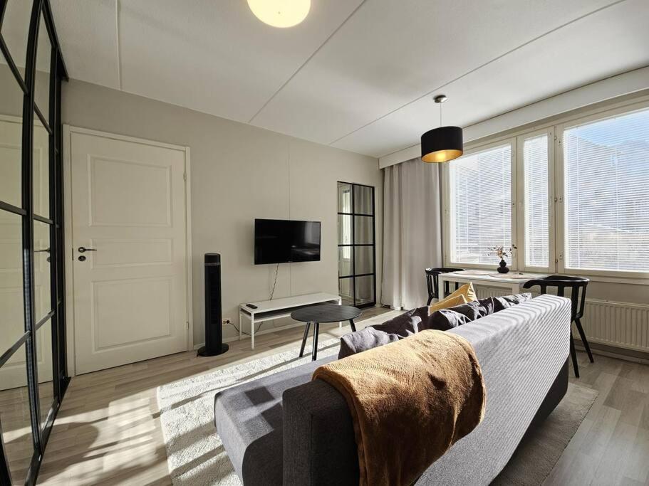 Appartement Modern One-bedroom With Glazed Sun Balcony, 350m Metro *