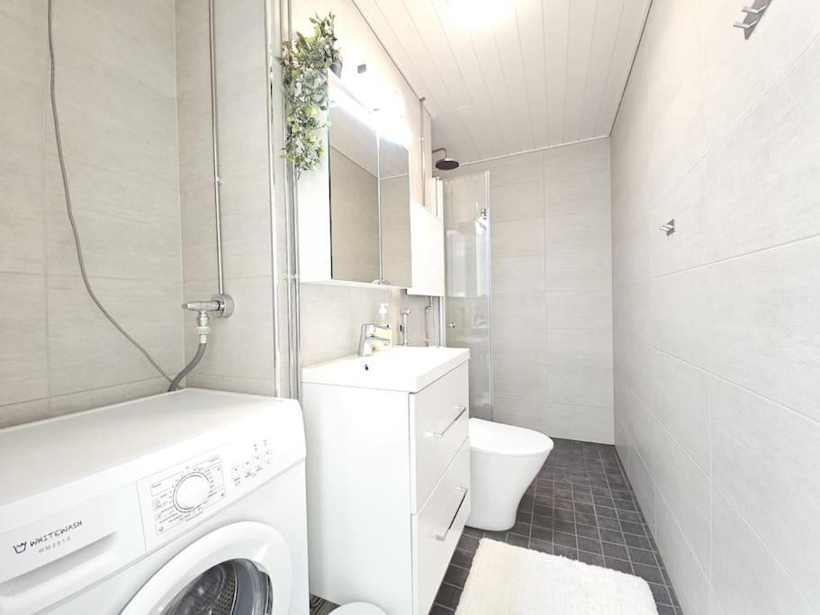 Modern One-bedroom With Glazed Sun Balcony, 350m Metro Appartement *