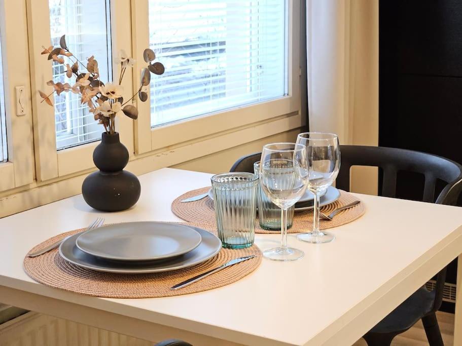 Modern One-bedroom With Glazed Sun Balcony, 350m Metro * Helsinki